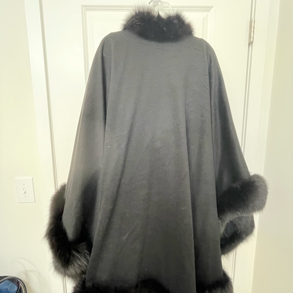 Black cape - Picture 4 of 4